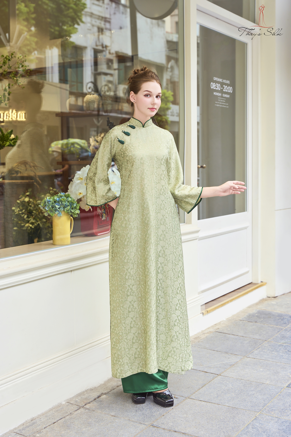 Áo dài lụa tơ tằm Thuy's Silk màu cốm pastel nhẹ nhàng, thanh lịch