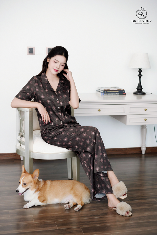 Bộ lụa vân gỗ cộc tay quần dài HGKL25199D