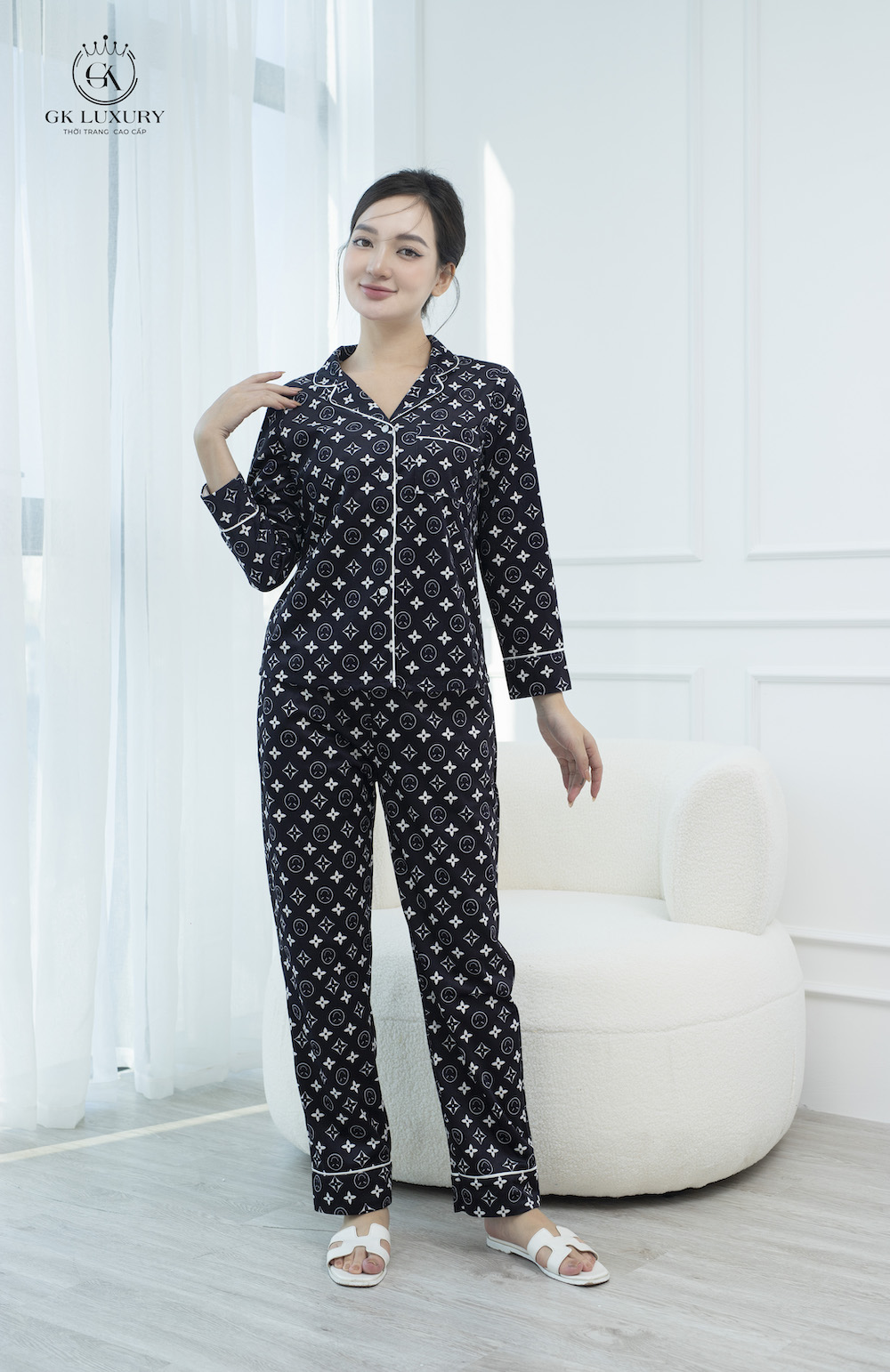 Bộ Pijama dài tay chất nhung tuyết họa tiết hoa LV